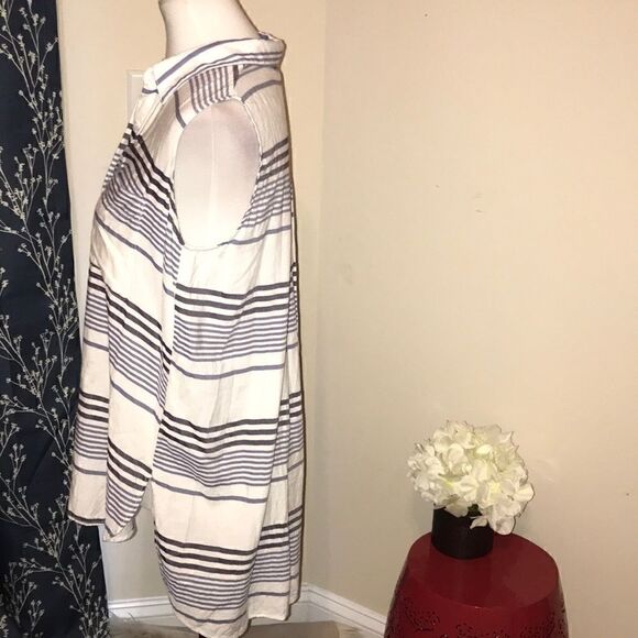 Beach Lunch Lounge Striped Sleeveless Button Top - Picture 2 of 6